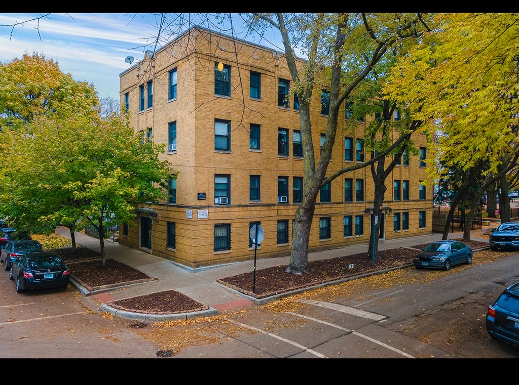 1056 W Lill Avenue 2, Chicago, IL 60614