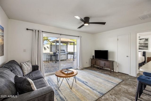 8576 E INDIAN SCHOOL Road UNIT B, Scottsdale, AZ 85251