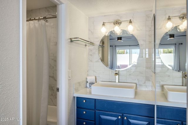 8576 E INDIAN SCHOOL Road UNIT B, Scottsdale, AZ 85251