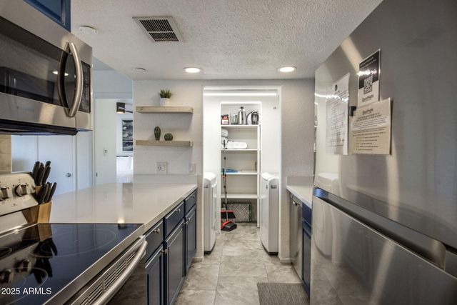 8576 E INDIAN SCHOOL Road UNIT B, Scottsdale, AZ 85251