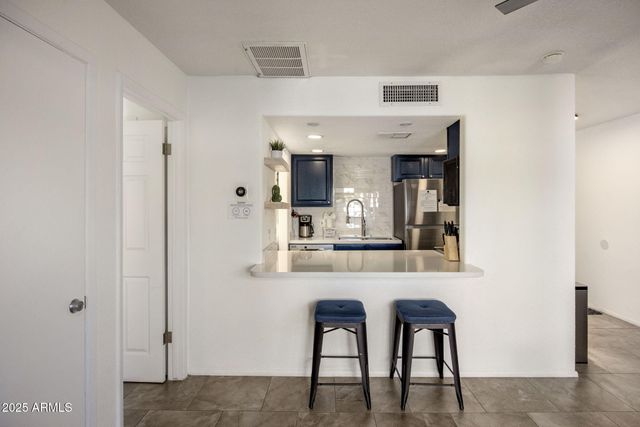 8576 E INDIAN SCHOOL Road UNIT B, Scottsdale, AZ 85251