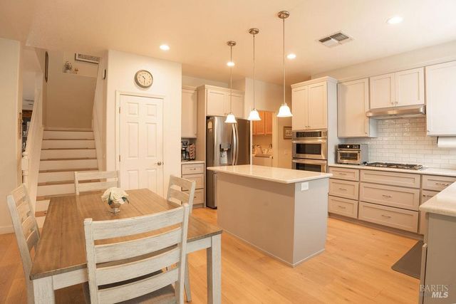 918 Shadow Tree Ct, Vacaville, CA 95687