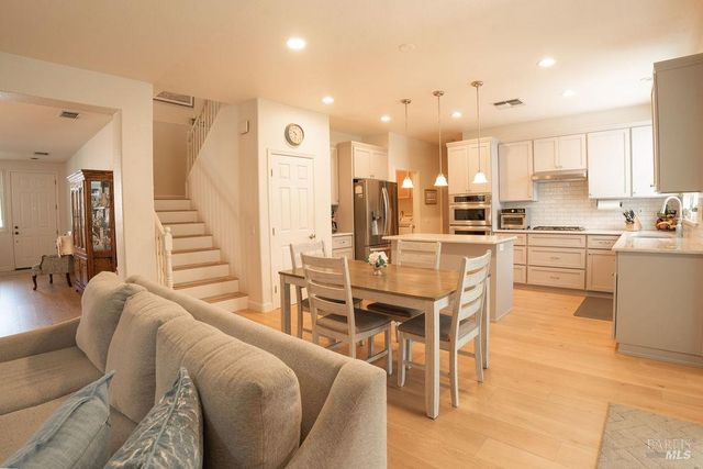 918 Shadow Tree Ct, Vacaville, CA 95687