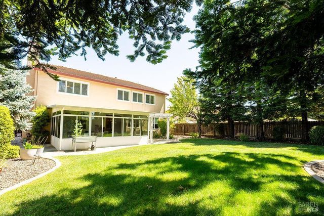 918 Shadow Tree Ct, Vacaville, CA 95687