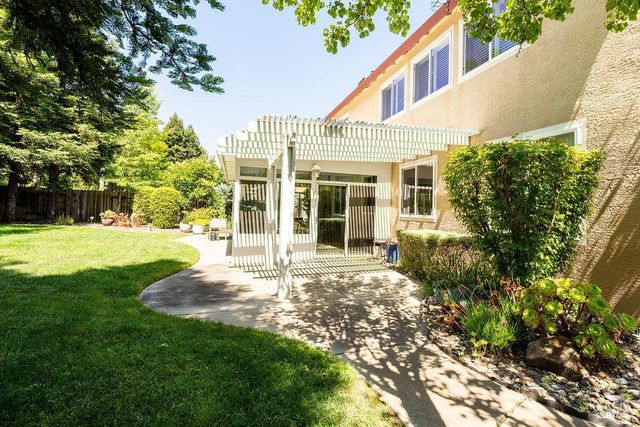 918 Shadow Tree Ct, Vacaville, CA 95687