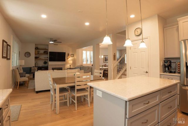 918 Shadow Tree Ct, Vacaville, CA 95687