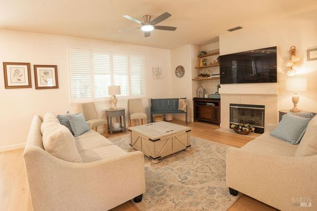 918 Shadow Tree Ct, Vacaville, CA 95687