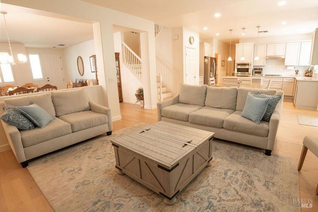 918 Shadow Tree Ct, Vacaville, CA 95687