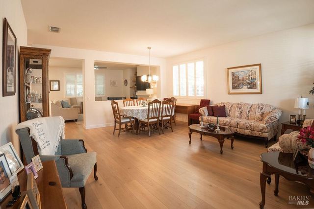 918 Shadow Tree Ct, Vacaville, CA 95687