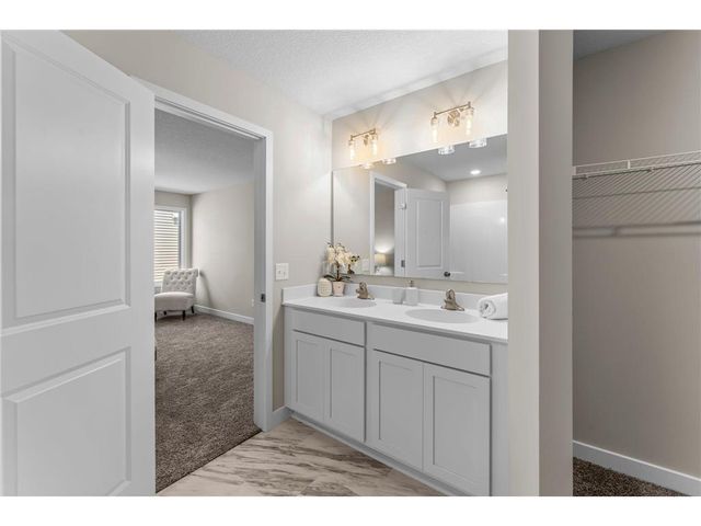 2017 Aster Lane, Mankato, MN 56001