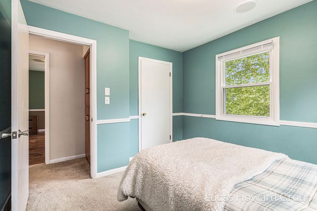 6040 10 Mile Road NE, Rockford, MI 49341