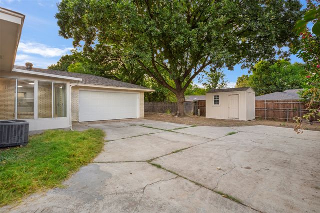 509 E Williamsburg Manor, Arlington, TX 76014