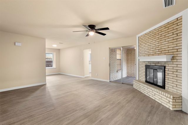 509 E Williamsburg Manor, Arlington, TX 76014