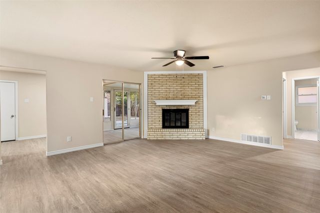 509 E Williamsburg Manor, Arlington, TX 76014
