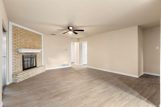 509 E Williamsburg Manor, Arlington, TX 76014