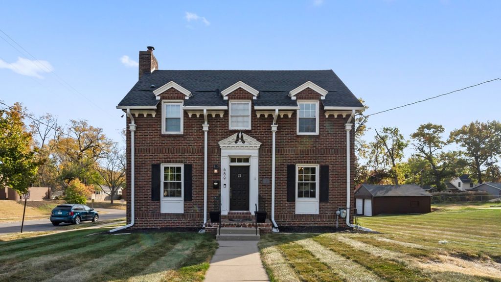 689 42nd Street, Des Moines, IA 50312