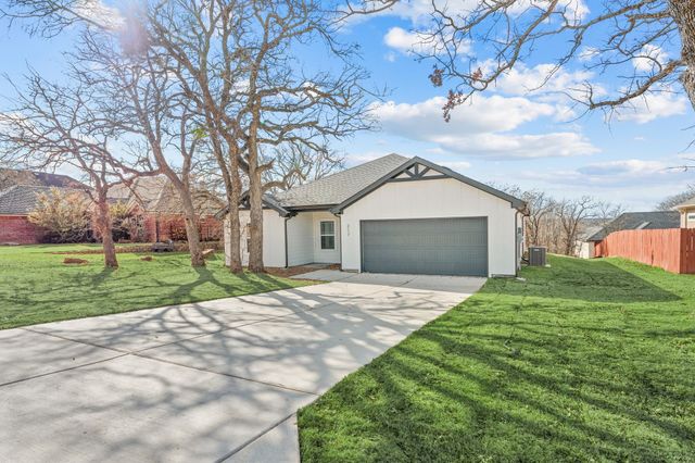 217 Shady Oaks Drive, Runaway Bay, TX 76426