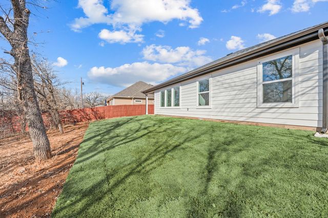 217 Shady Oaks Drive, Runaway Bay, TX 76426