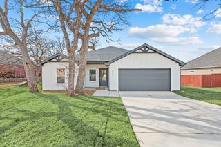 217 Shady Oaks Drive, Runaway Bay, TX 76426