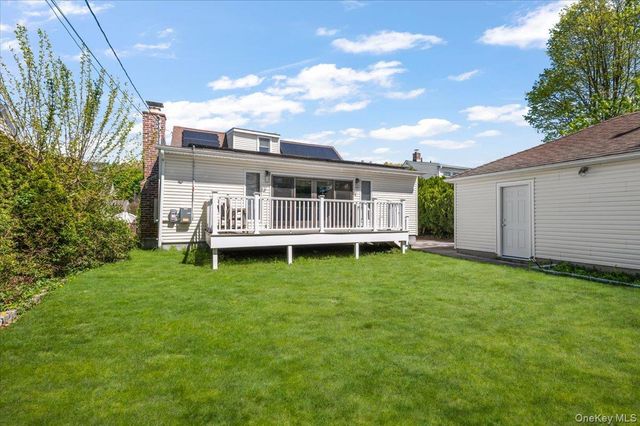 10 Lea Place, Albertson, NY 11507