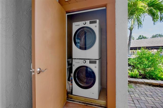 1600 COVE II PLACE 412, Sarasota, FL 34242
