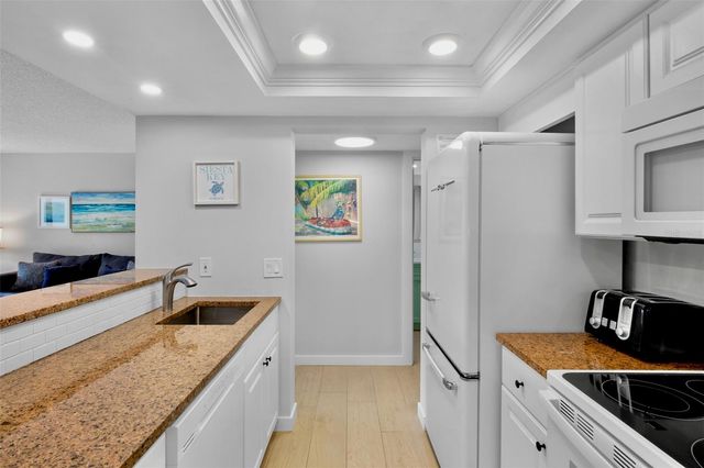 1600 COVE II PLACE 412, Sarasota, FL 34242
