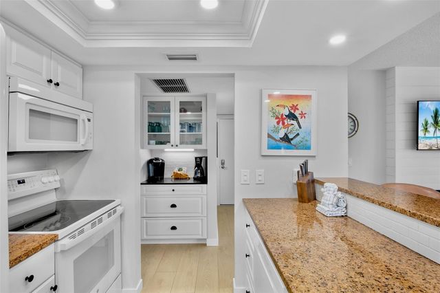 1600 COVE II PLACE 412, Sarasota, FL 34242