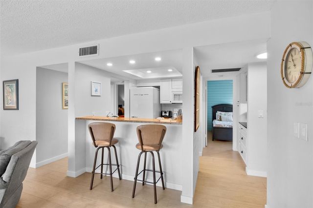 1600 COVE II PLACE 412, Sarasota, FL 34242