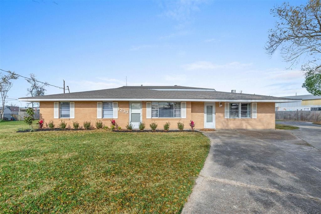 1233 Texas Street, Sulphur, LA 70663
