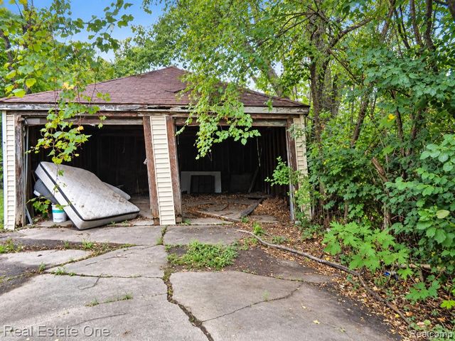 12105 Sanford Street, Detroit, MI 48205