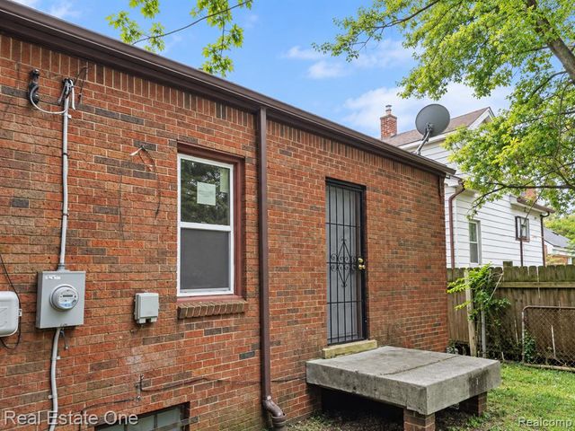 12105 Sanford Street, Detroit, MI 48205