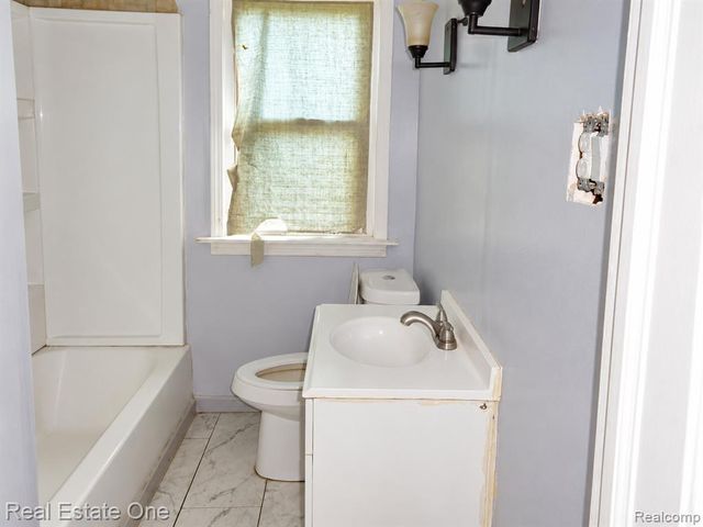 12105 Sanford Street, Detroit, MI 48205