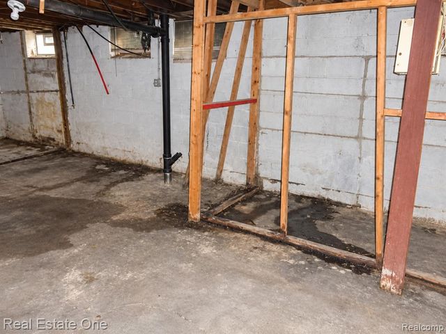 12105 Sanford Street, Detroit, MI 48205