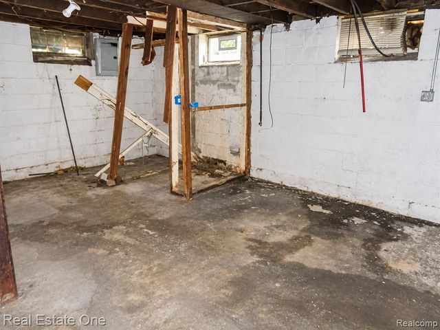 12105 Sanford Street, Detroit, MI 48205