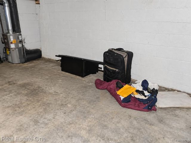 12105 Sanford Street, Detroit, MI 48205