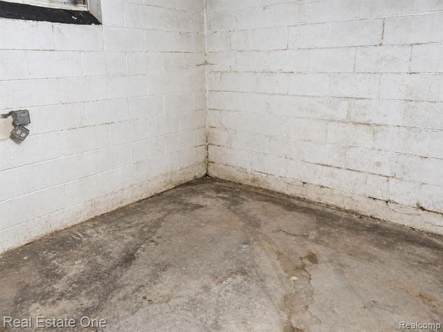 12105 Sanford Street, Detroit, MI 48205