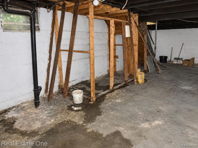 12105 Sanford Street, Detroit, MI 48205