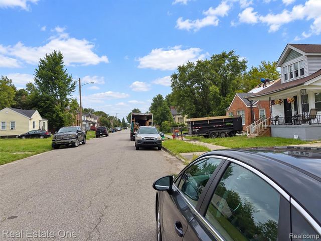 12105 Sanford Street, Detroit, MI 48205