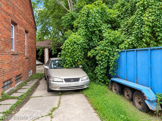 12105 Sanford Street, Detroit, MI 48205