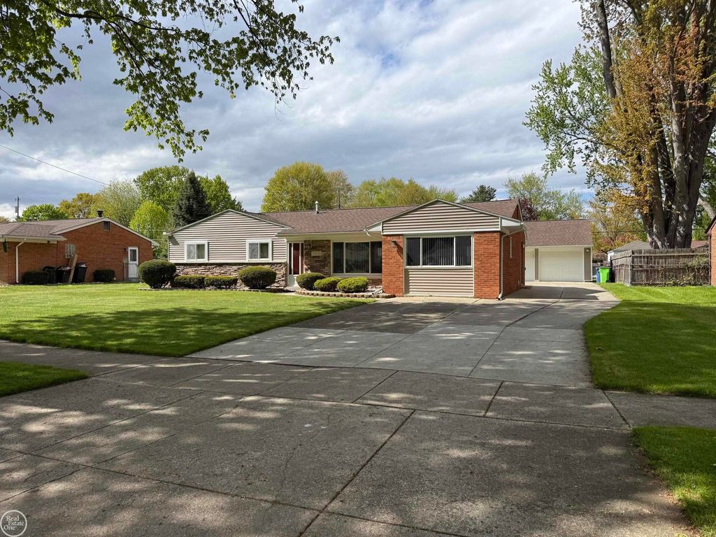 34639 Jerome Street, Chesterfield Twp, MI 48047