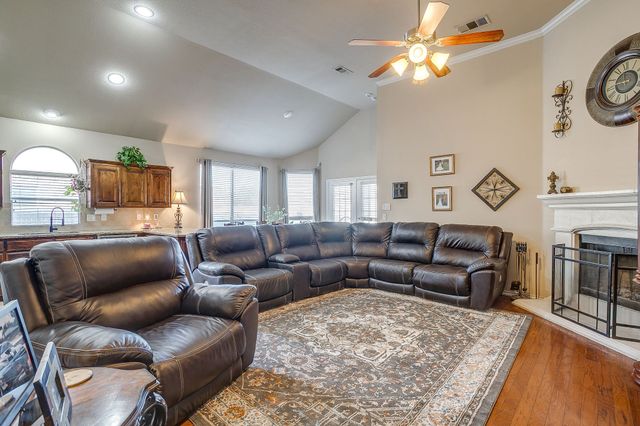 729 W Bend Boulevard, Burleson, TX 76028