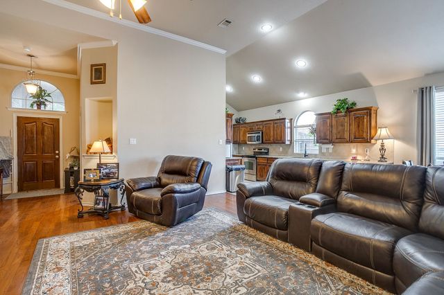 729 W Bend Boulevard, Burleson, TX 76028