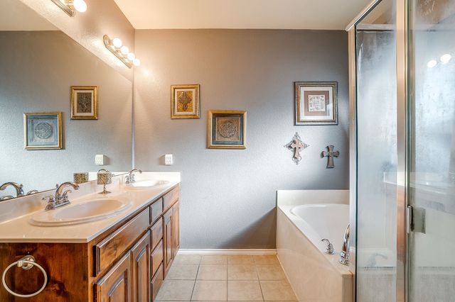 729 W Bend Boulevard, Burleson, TX 76028