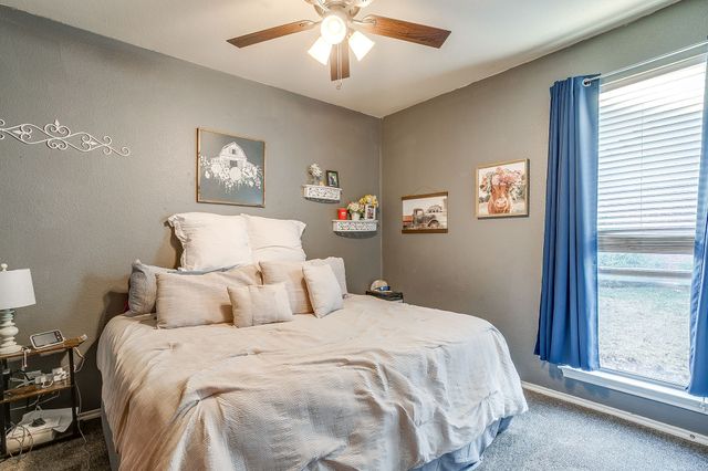 729 W Bend Boulevard, Burleson, TX 76028