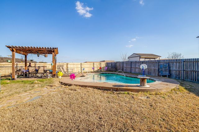 729 W Bend Boulevard, Burleson, TX 76028