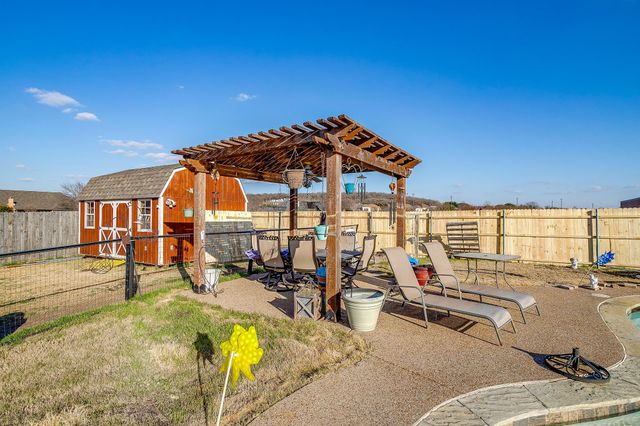 729 W Bend Boulevard, Burleson, TX 76028