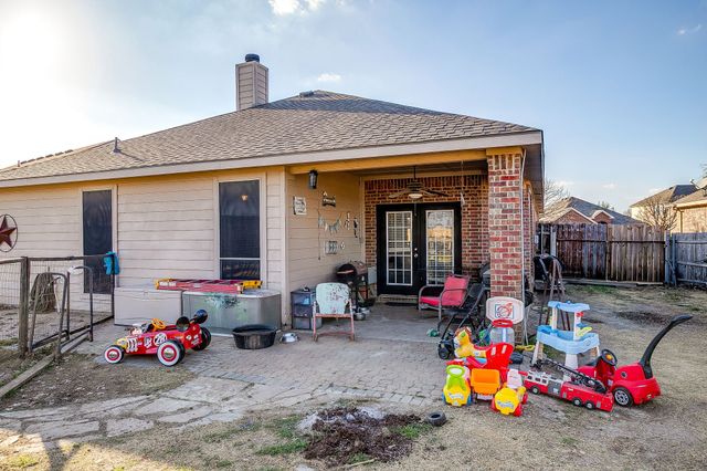 729 W Bend Boulevard, Burleson, TX 76028