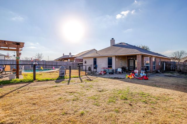 729 W Bend Boulevard, Burleson, TX 76028