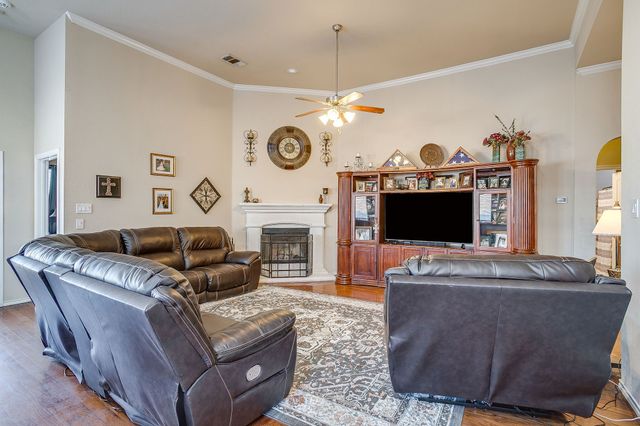 729 W Bend Boulevard, Burleson, TX 76028