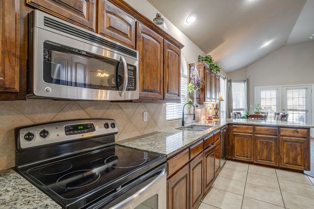 729 W Bend Boulevard, Burleson, TX 76028